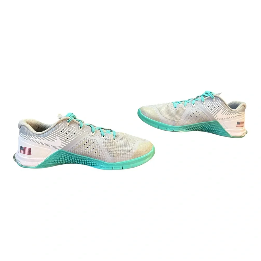 Nike Metcon 2 Athletic Shoes - White and Aqua Men’s Size 8.5 Women’s 10